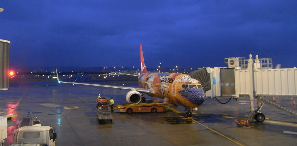 Twilight at Perth Airport, photo by vincentq