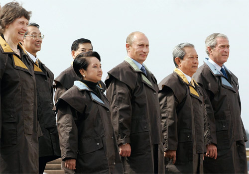 Leaders at APEC 2007 wearing Driza-Bone. Image courtesy of APEC 2007 Taskforce; Creative Commons licence does not apply