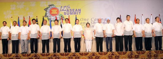 Leaders at the second East Asia Summit, Cebu, Philippines. Creative Commons licence does not apply to this image.